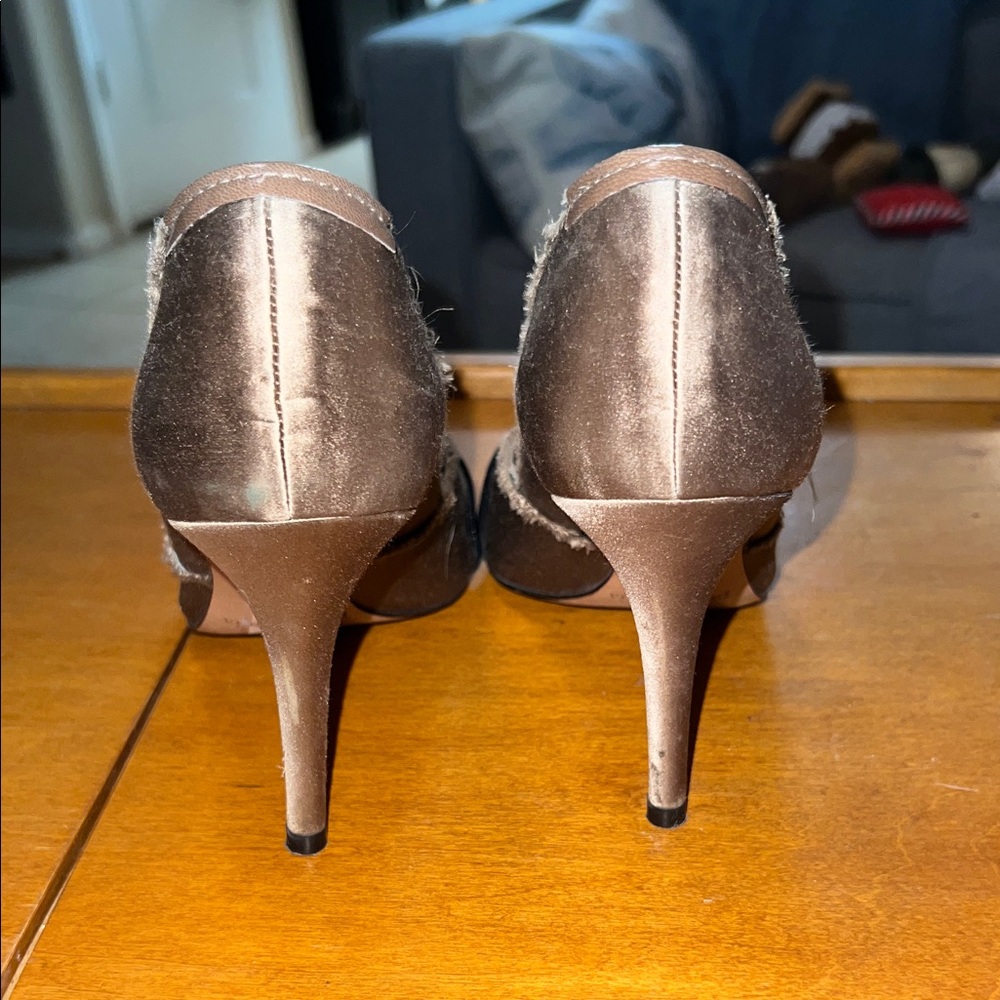 Pedro Garcia Crystal Satin Black and Tan Peep-Toe Heels w/Velvet Bows - Sz. 39.5 - Picture 4 of 9